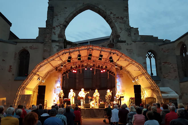 Impressionen vom Altstadtfest in Nürnberg: Kultur in der Katharinenruine