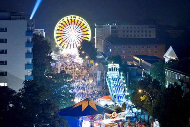 Riesenrad und Riesenrutsche beim Stadtfest in Eisenhüttenstadt