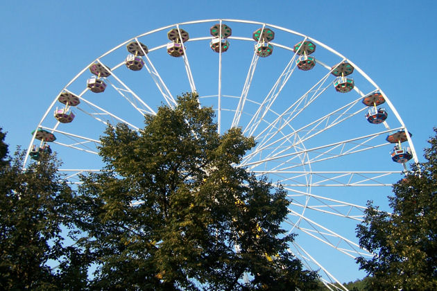 Riesenrad beim Windbergfest in Freital